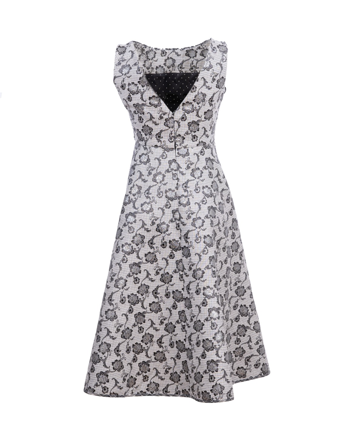 shop ANTONIO MARRAS Saldi Abito: Antonio Marras abito Safonova.
Decorato con una fantasia floreale e dettagli in lurex.
Composizione: 57% poliestere 43% cotone.
Fabbricato in Italia.. SAFONOVA LB5013 D94-099 number 2309300